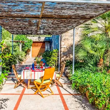 Guineu Villa *